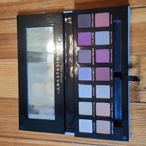 Anastasia Beverly Hills Other - Like New ABH Modern Renissance Palette!!